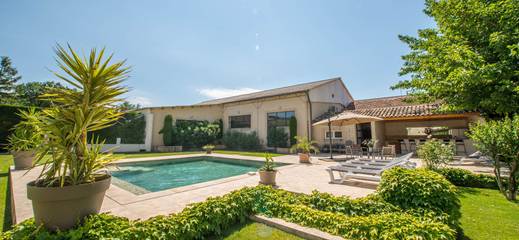 Location de vacances pour 14 personnes, avec jacuzzi à Visan