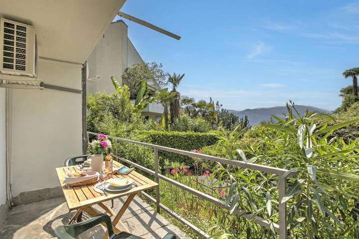 Ferienwohnung für 2 Personen, mit Pool und Seeblick