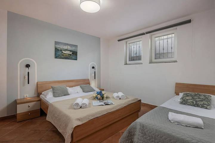 Ganze Wohnung, Oasis Jadreski with Pool, Pula, Croatia in Sisan, Südküste Istrien