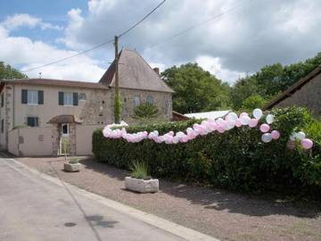 Gîte pour 15 personnes, avec jardin ainsi que piscine et terrasse, animaux acceptés à Esse