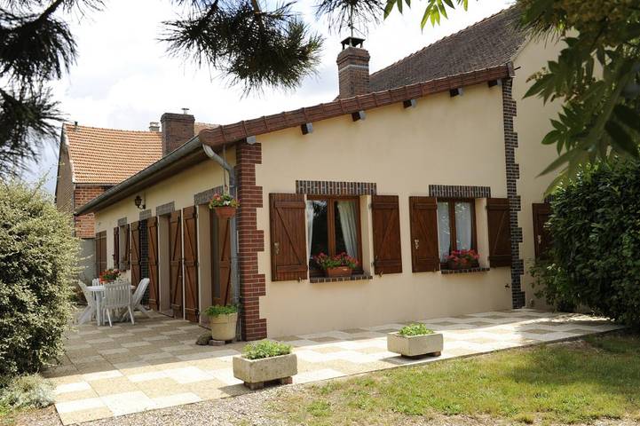 Gîte pour 6 personnes, avec Terrasse et Jardin à Venizy
