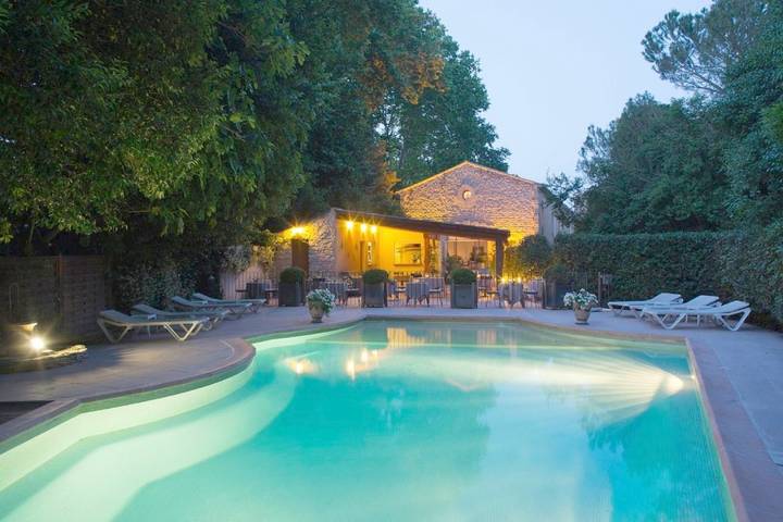 Hôtel pour 2 personnes, avec Terrasse ainsi que Jardin et Piscine