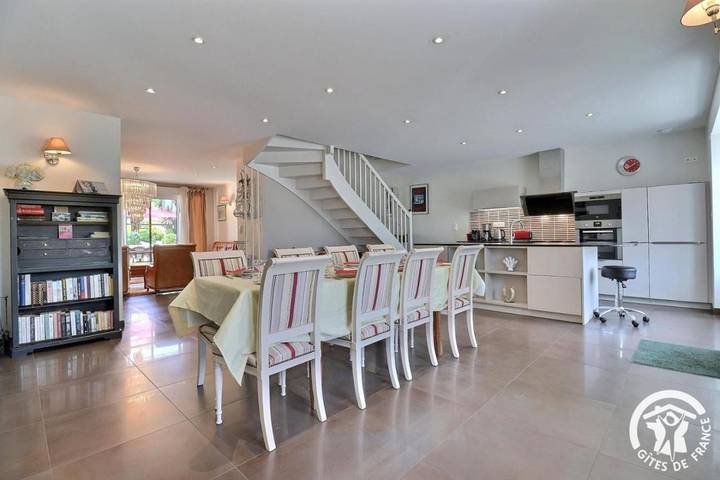 Location de vacances pour 9 personnes, avec terrasse ainsi que vue et jardin à Montreuil-sur-Ille - 3