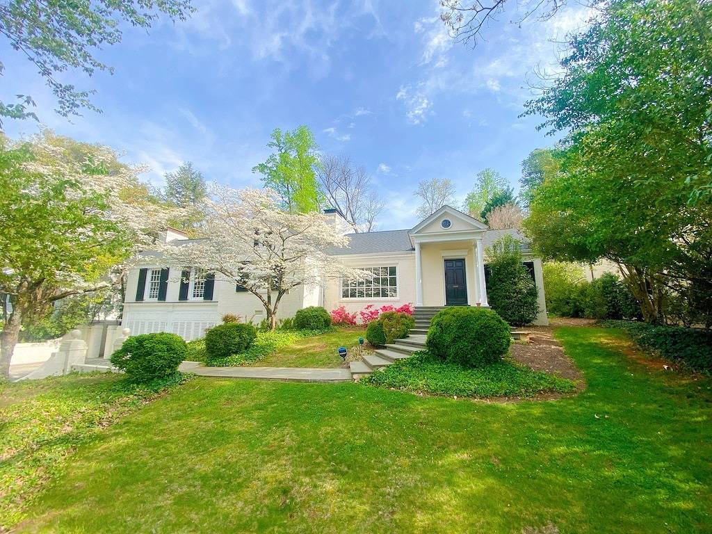 Private Home for Rent in Irving Park - Golf Course Views in Greensboro, Guilford County