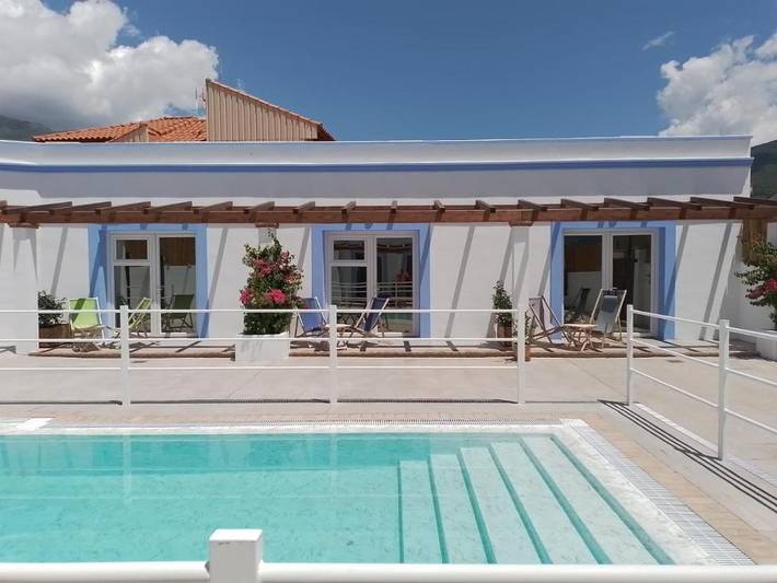 Apartamento para 4 personas, con Terraza y Jardín además de Piscina y Vistas en Jerte