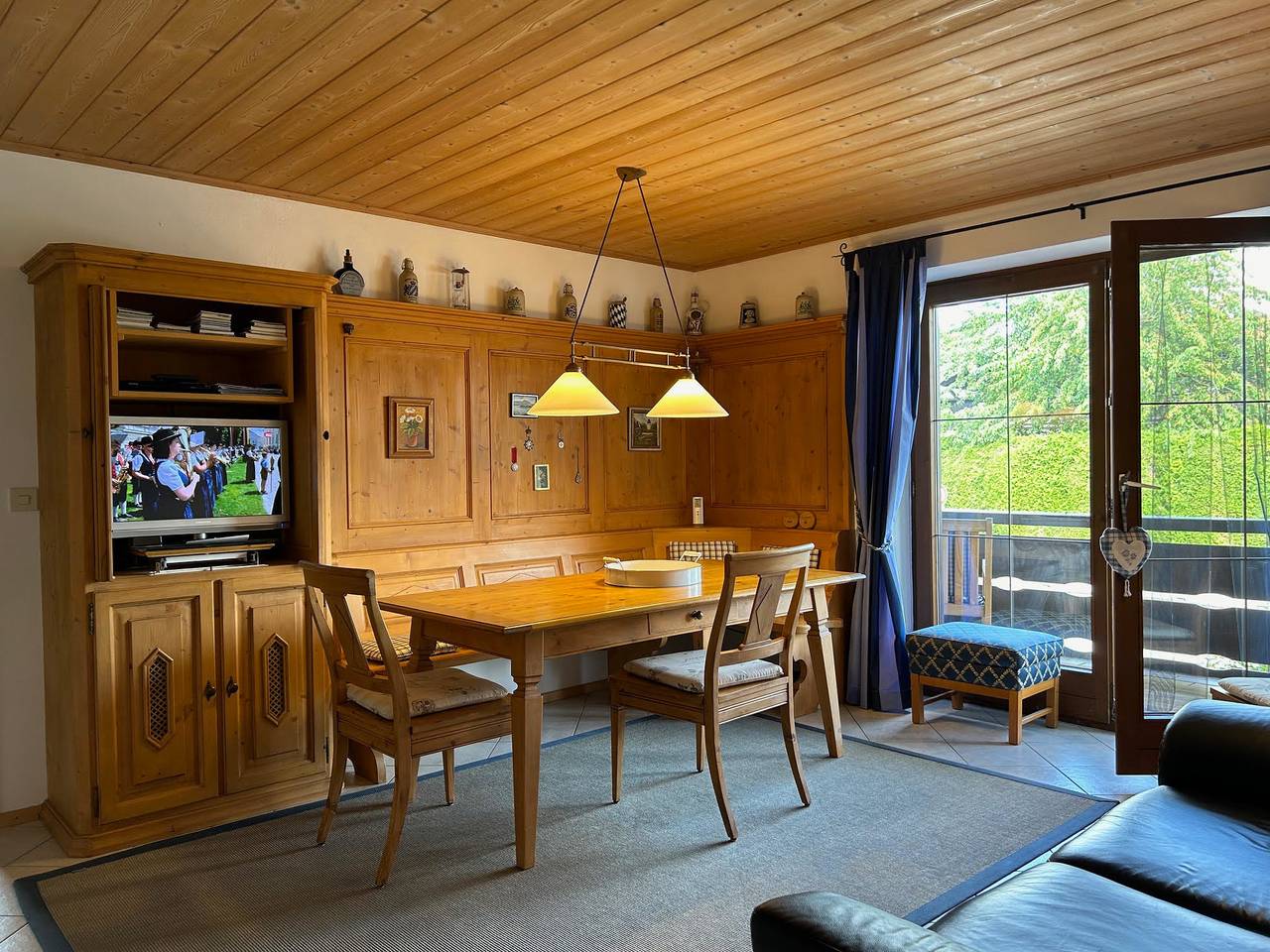 Apartamento vacacional entero, Apartamento de vacaciones para 2 personas con balcón in Chieming, Lago Chiem
