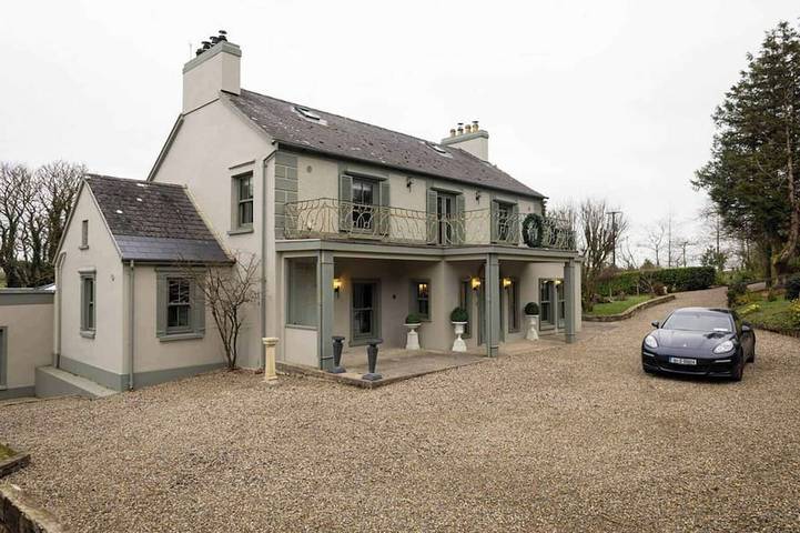 Vacation rental for 14 people, with balcony and yard in County Limerick