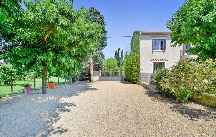150sqm Apt w / Parking, Piscina y Jardín - Cerca de la ciudad y el río in Vallabrègues, Region de Nimes