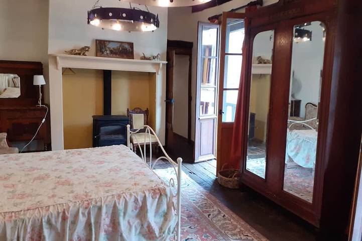 Maison historique du 14ème siècle Superbe avec 2 grandes chambres peut accueillir 5 personnes in Saint-Cyprien (Aquitaine), Périgord Noir