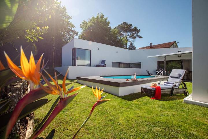 Casa rural para 6 personas, con Balcón y Terraza además de Jardín y Piscina en Teo 