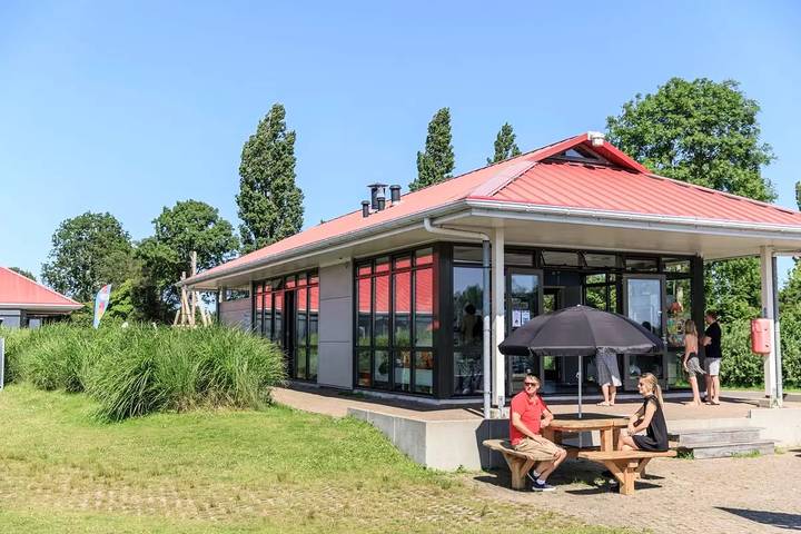 Camping für 6 Personen, mit Ausblick und Terrasse in Friesland - 3