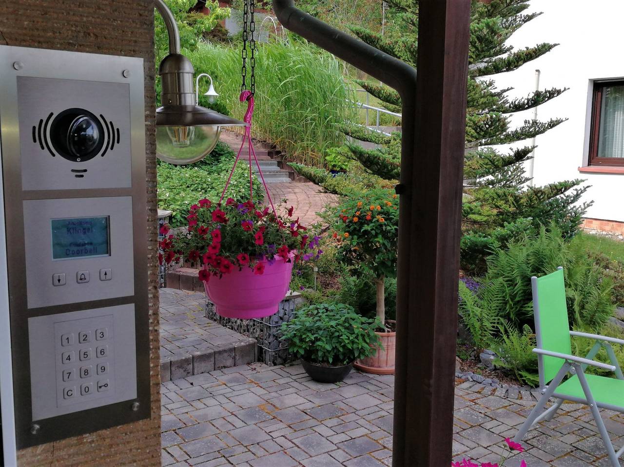 Ganze Wohnung, Ferienwohnung 'Am Silberg' mit Bergblick, privater Terrasse und Wi-Fi in Plettenberg, Märkischer Kreis