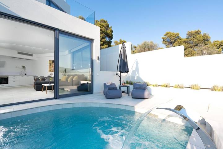 Ferienwohnung für 3 Personen, mit Ausblick und Pool sowie Garten