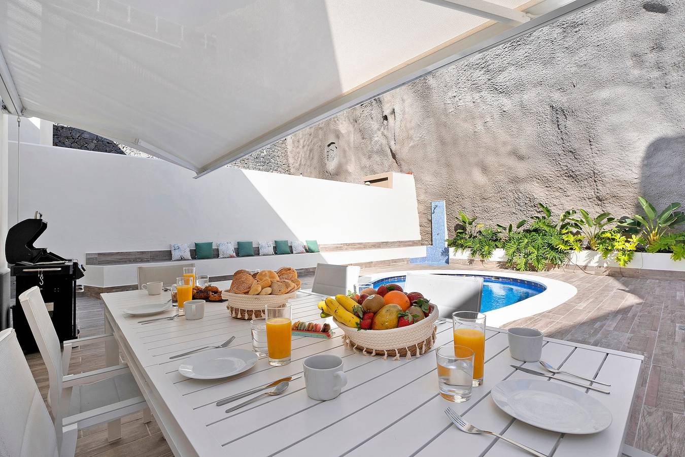 Luxury Taganana Villa with Sea Views, Wi-Fi, and Air Conditioning in San Eugenio Alto, Adeje