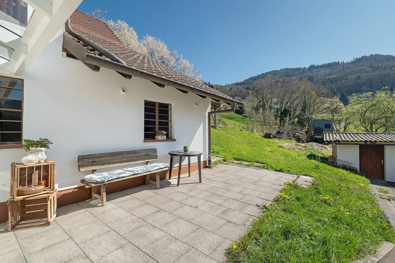 Ganze Wohnung, Ferienwohnung Gabriele" mit Bergblick, privater Terrasse und Wi-Fi in Lauf, Mittlerer Schwarzwald