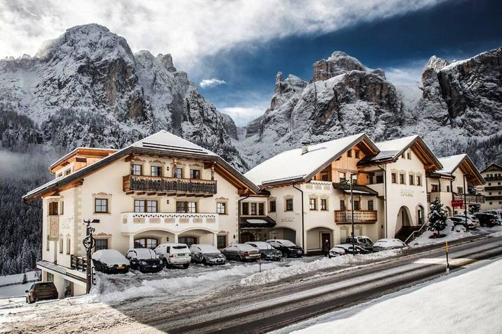 Vakantiewoning voor 6 personen, with Balkon and Terras as well as Uitzicht in Colfosco