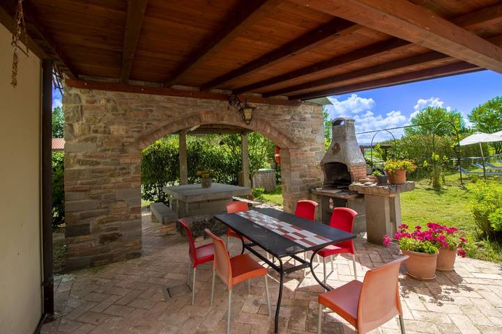 Villa pour 12 personnes, avec vue sur le lac et jardin ainsi que terrasse et piscine, animaux acceptés en Toscane - 2