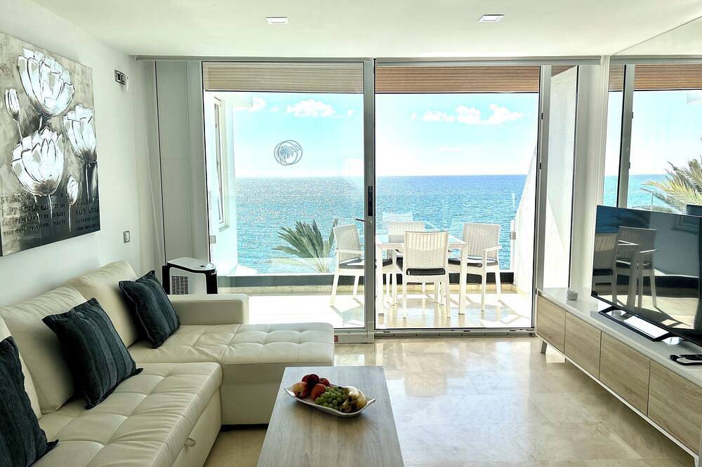 Apartamento entero, Apartment with stunning sea views at the beach in Arguineguín, Mogán