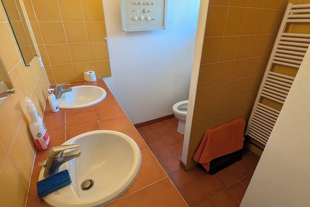 Independent room with private entrance + bathroom + garden access - Lyon view in Sainte-Foy-lès-Lyon, Lyon und Umgebung