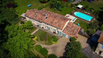Gîte pour 4 personnes, avec vue ainsi que jardin et piscine à Lignan-de-Bordeaux