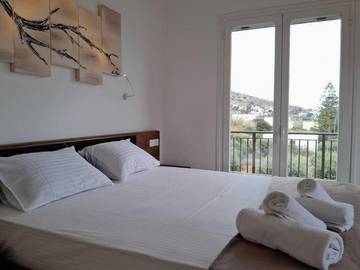 Gîte pour 4 personnes, avec balcon et vue dans Finikas