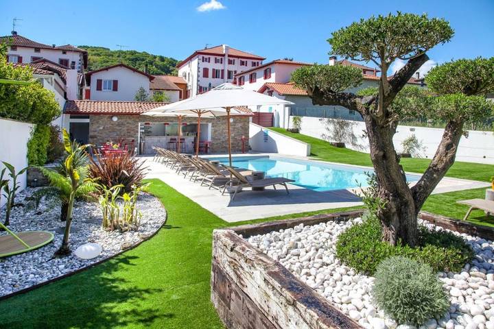 Hôtel pour 2 personnes, avec Terrasse ainsi que Jardin et Piscine à Hasparren