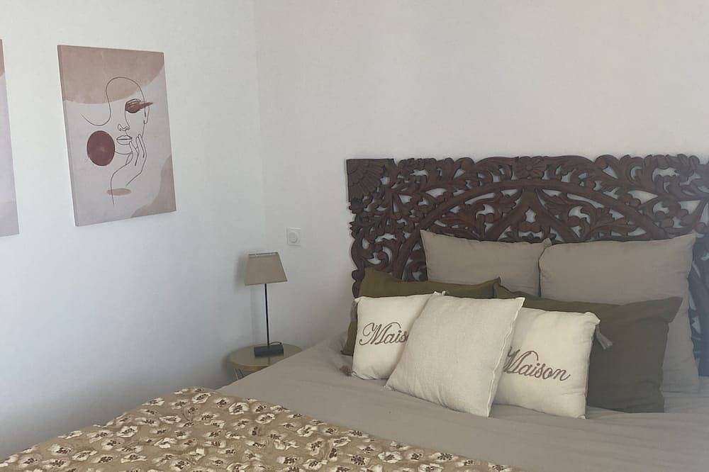 Les Plaines en Provence in Maillane, Arles region
