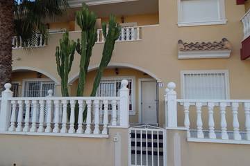 Casa rural para 8 personas, con balcón y piscina en Los Alcázares