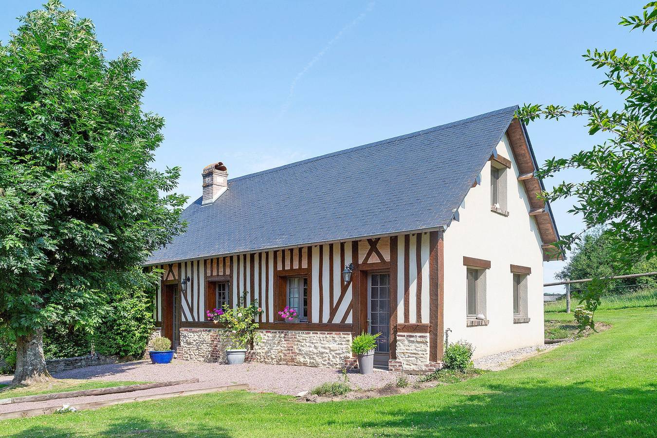 Gîte La Cour Du Four - Deauville avec terrasse, jardin privés et Wi-Fi in Saint-Hymer, Région de Lisieux