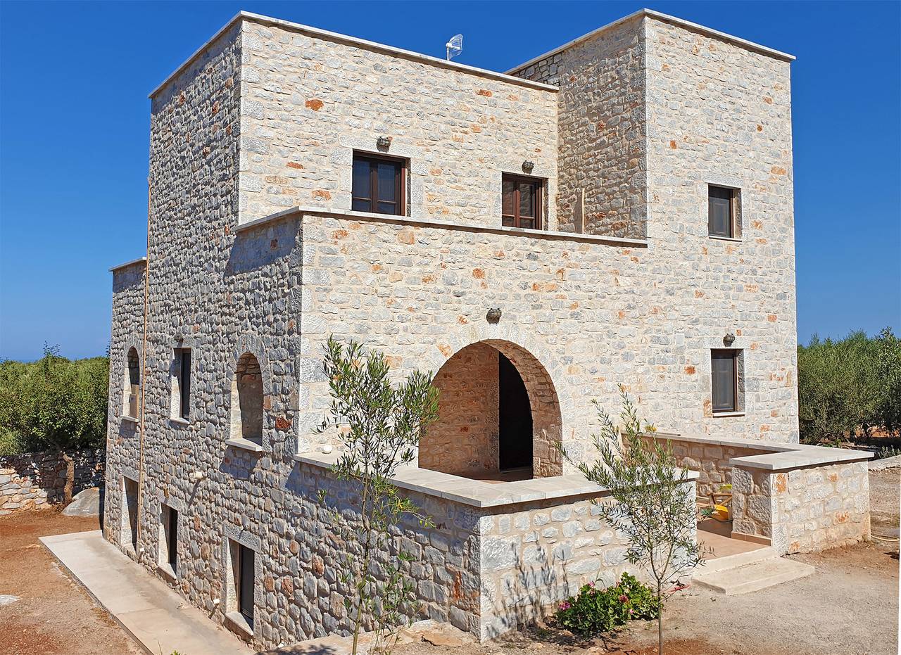 Anaroussa Diros Maisonette in Triantafillia, Pyrgos Dirou
