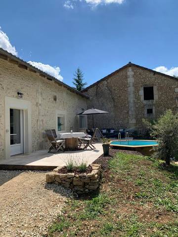 Gîte pour 6 personnes, avec piscine ainsi que vue et jardin, adapté aux familles à Trélissac