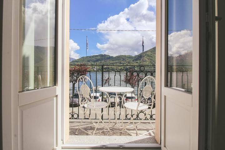 Appartement de vacances pour 3 personnes, avec terrasse ainsi que vue et vue sur le lac