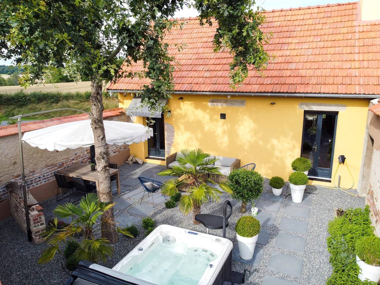 Charmantes Haus mit Garten, Spa & Haustiere erlaubt in Saint-Hilaire-Fontaine, Nièvre