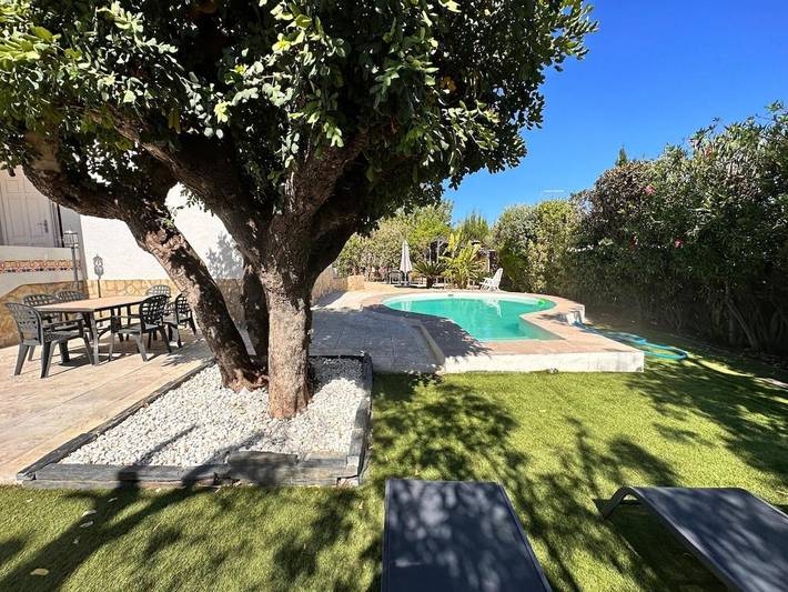 Chalet para 8 personas, con Balcón y Terraza además de Jardín y Piscina en Campo de Turia