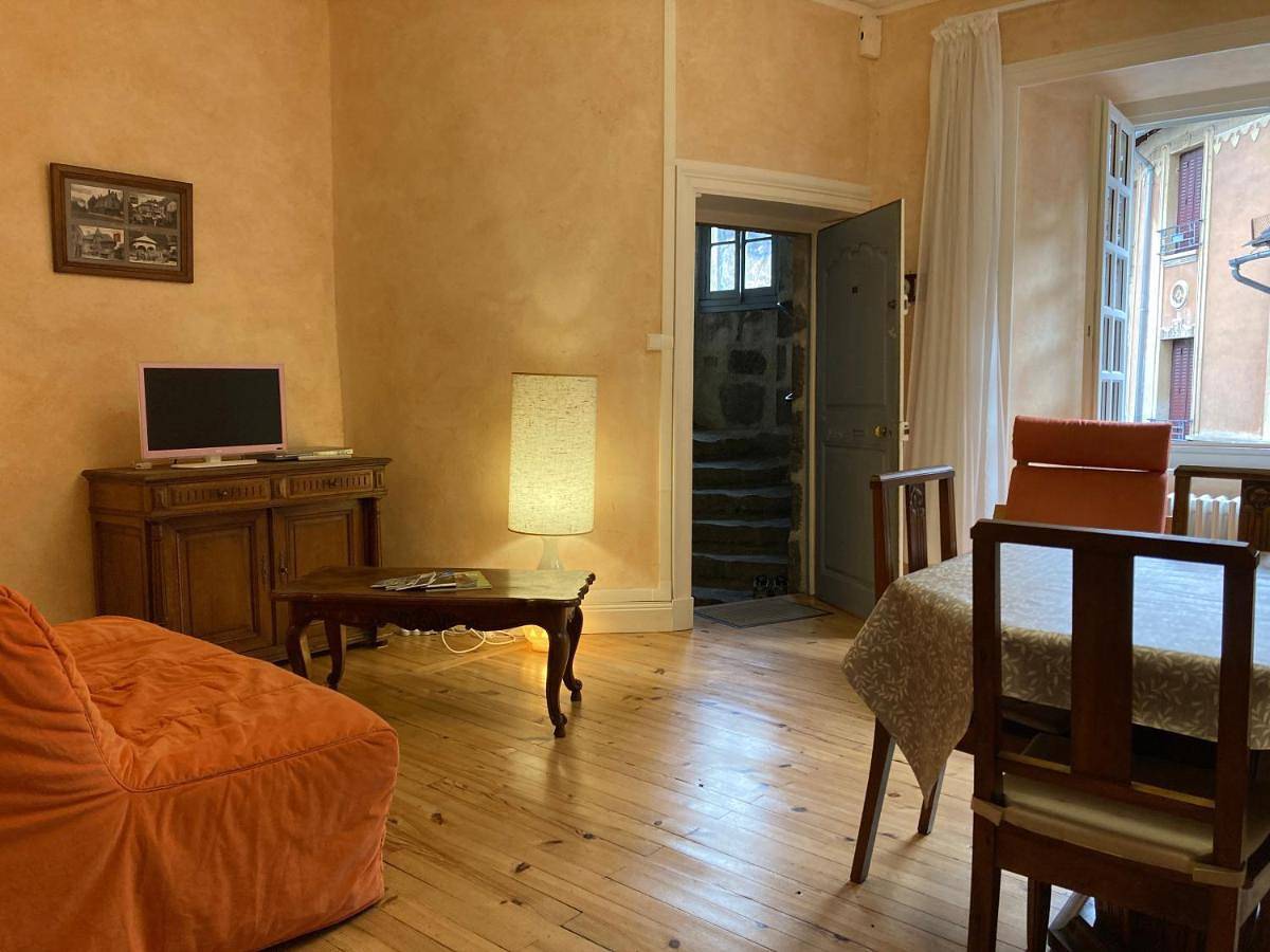 Appartement entier, Maison des Princes de Monaco in Vic-sur-Cère, Région d'Aurillac