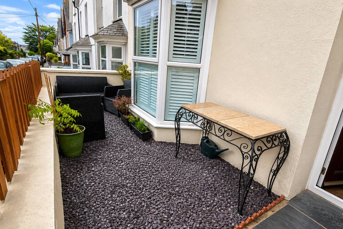 Entire holiday apartment, 1 Bed - Sleeps 4 - Parking - Pets - Town Centre in Wadebridge, Cornwall