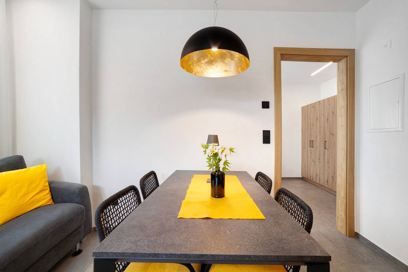 Apartamento entero, Apartamento 'Pinot Grigio' con vistas a la montaña, terraza privada y Wi-Fi in Marling, Ortler Alps