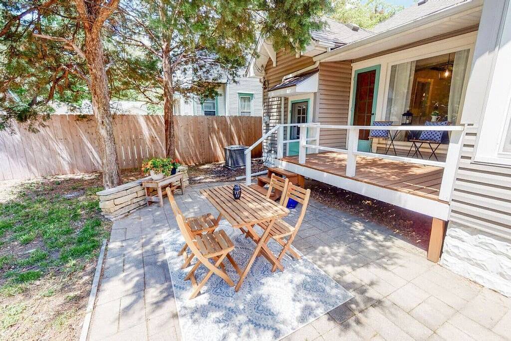 Riverside Cottage - 2 Kings - Near River in Wichita, Kansas
