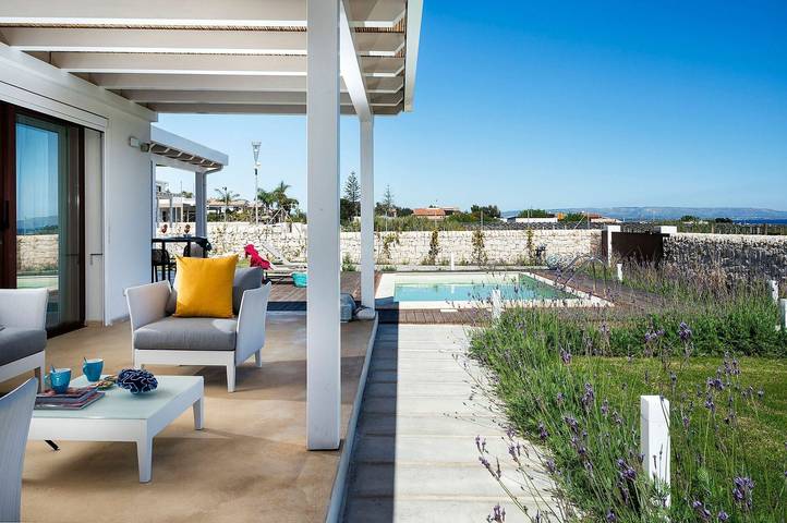 Location de vacances pour 8 personnes, avec terrasse et piscine à Marzamemi - 3