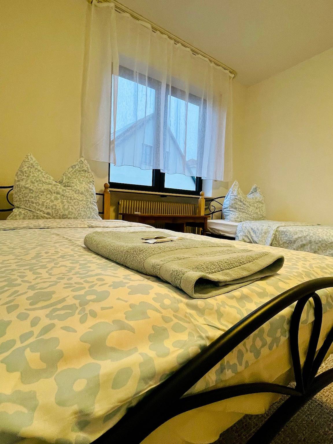 Ganze Wohnung, Apartment „Alexa“ mit gemeinsamer Terrasse und Wlan in Eußenheim, Maindreieck