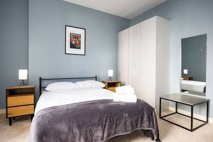 Appartement entier, 2Bed Flat W/ Private Balcony & Fireplace in Dublin, Comté de Dublin