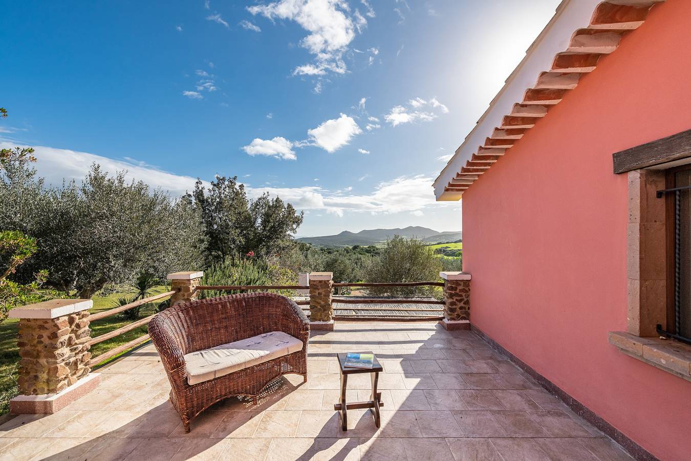Ganze Wohnung, Ferienwohnung 'Ambra One' mit Bergblick, Privatem Garten & Terrasse in Sant'Antioco