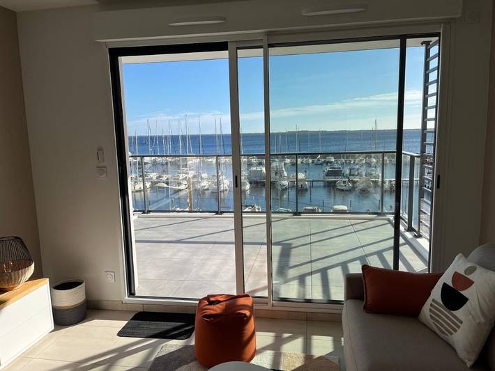 Gîte pour 3 personnes, avec vue ainsi que vue sur le lac et terrasse dans Port De Marseillan - 2