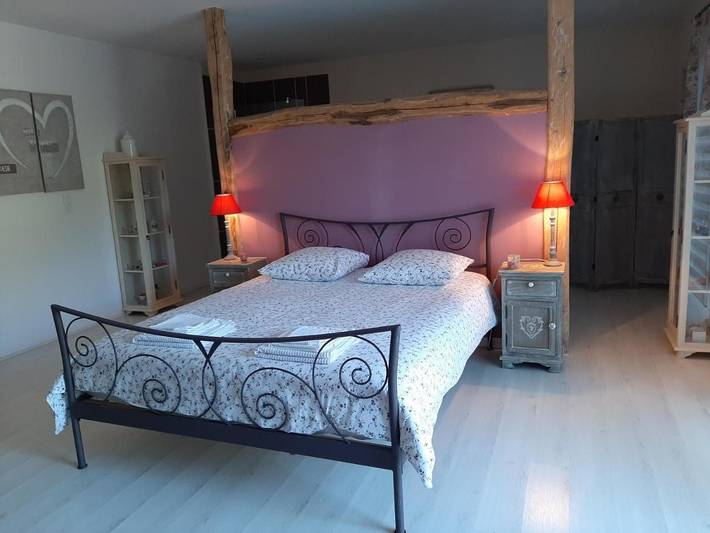 Chambre d’hôte pour 2 personnes, avec vue et jardin, animaux acceptés à Saint-Martin-de-Fressengeas