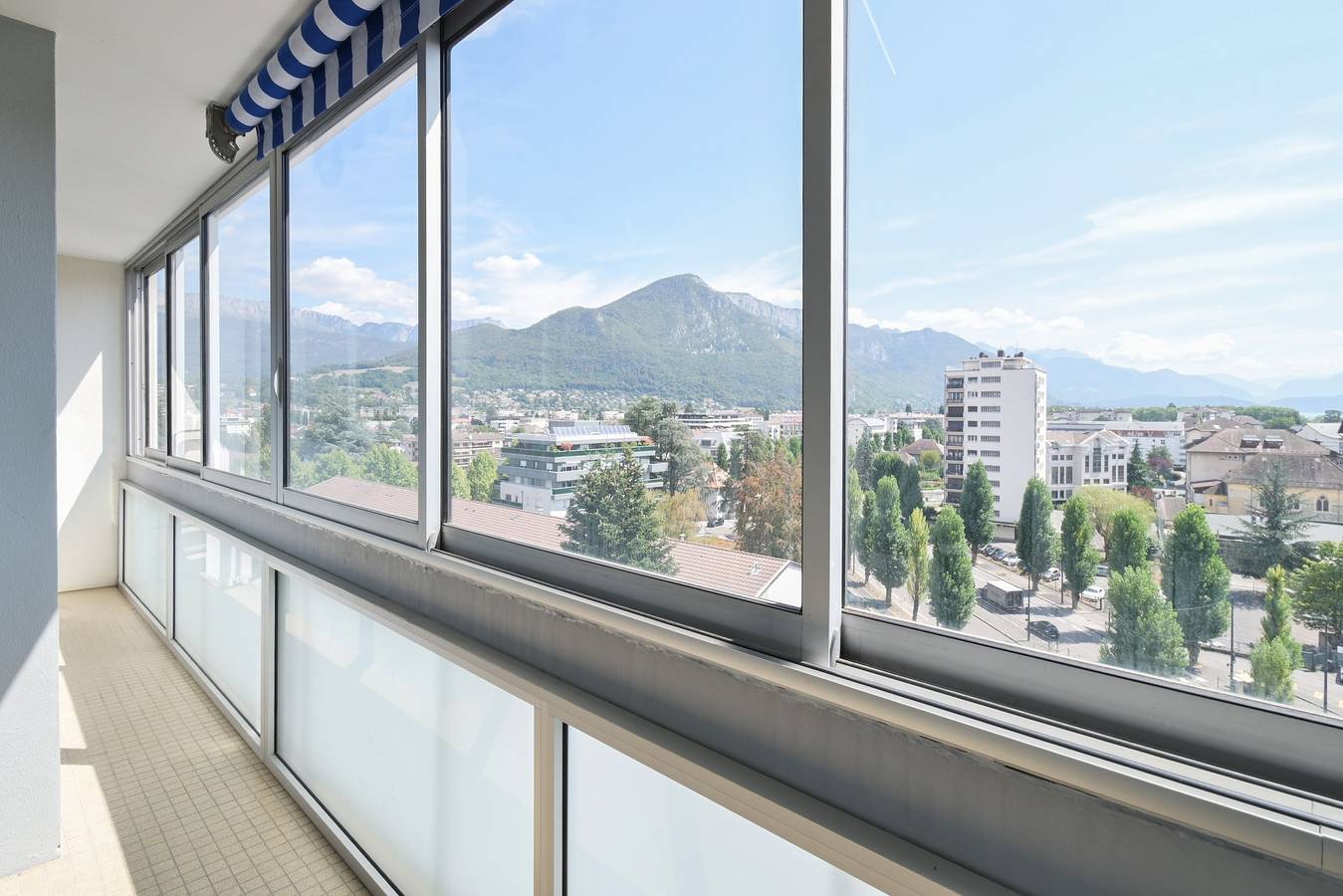 Ganze Wohnung, Großzügiges T4-Apartment mit Seeblick & Bergen – 8 Pers., Wlan, zentrale Lage in Annecy, Annecy (Gemeinde)