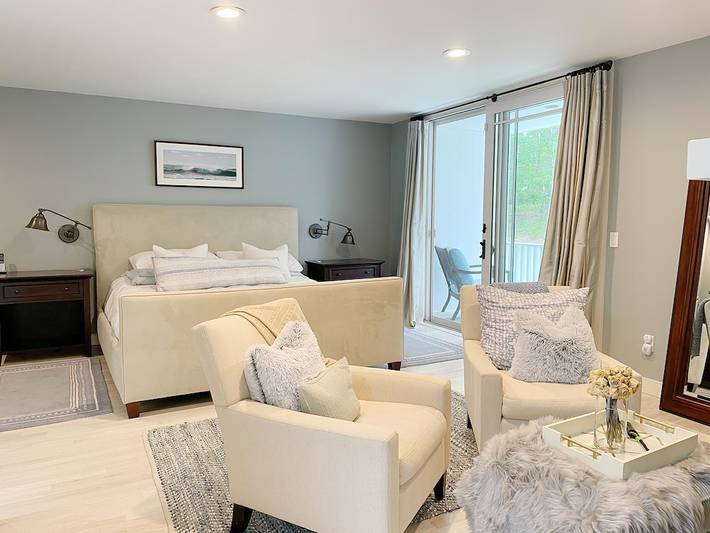 Holiday home for 8 people, with balcony and hot tub in The Hamptons