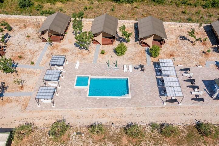 Tente pour 5 personnes, avec bassin pour enfant et vue ainsi que jardin et piscine, animaux acceptés en Croatie - 3