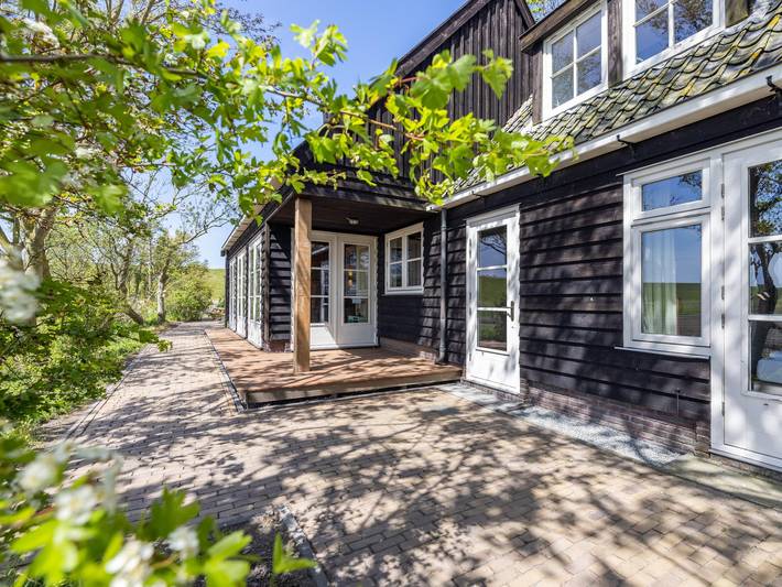 Ferienhaus für 16 Personen, mit Whirlpool und Terrasse sowie Garten in Friesland - 2