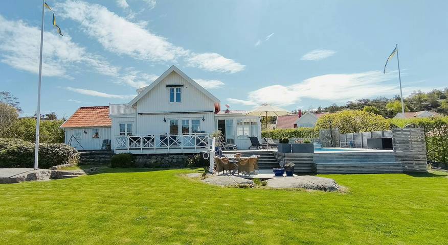 Summer house with pool near Hamburgsund in Norra Västkusten