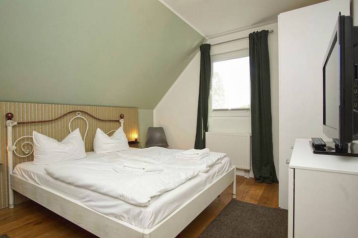Vacation home Fischers Glück - picturesque location directly at the sailing harbor, chic in Gager, Mönchgut